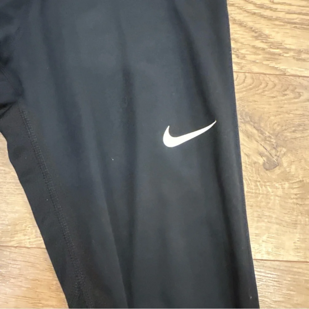 Nike Pro Dri-Fit Capri Leggings Womens Size XS Black Compression Athletic